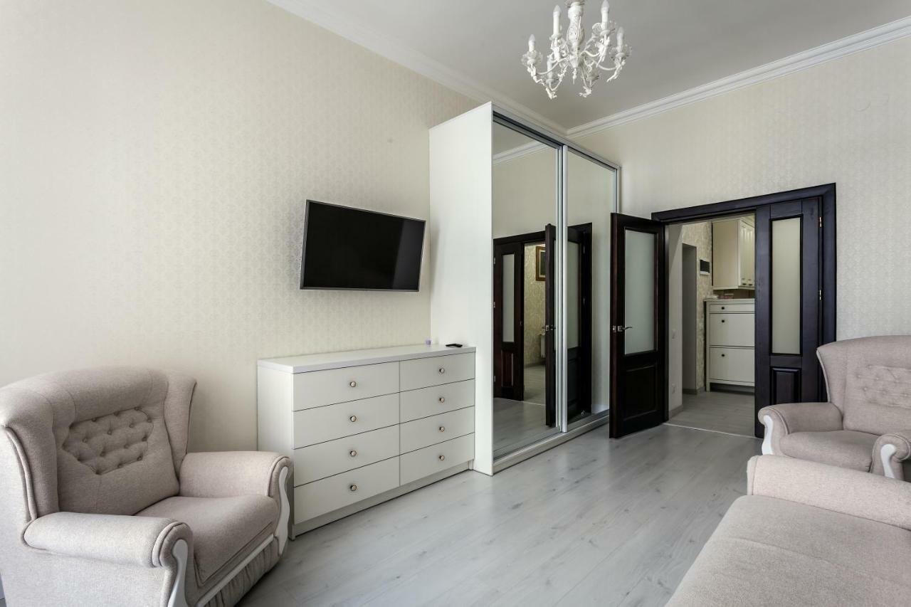 Lux Apartments In The Center Lviv Dış mekan fotoğraf